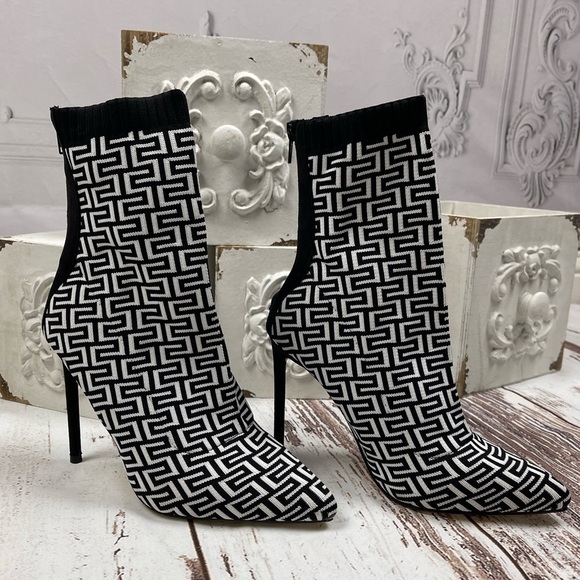 Pointed Knitted Stiletto Sock Boots - Picture 1 of 12